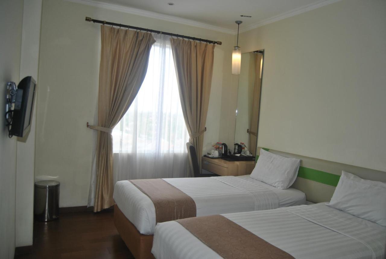 Hotel Dafam Pekalongan Exterior photo