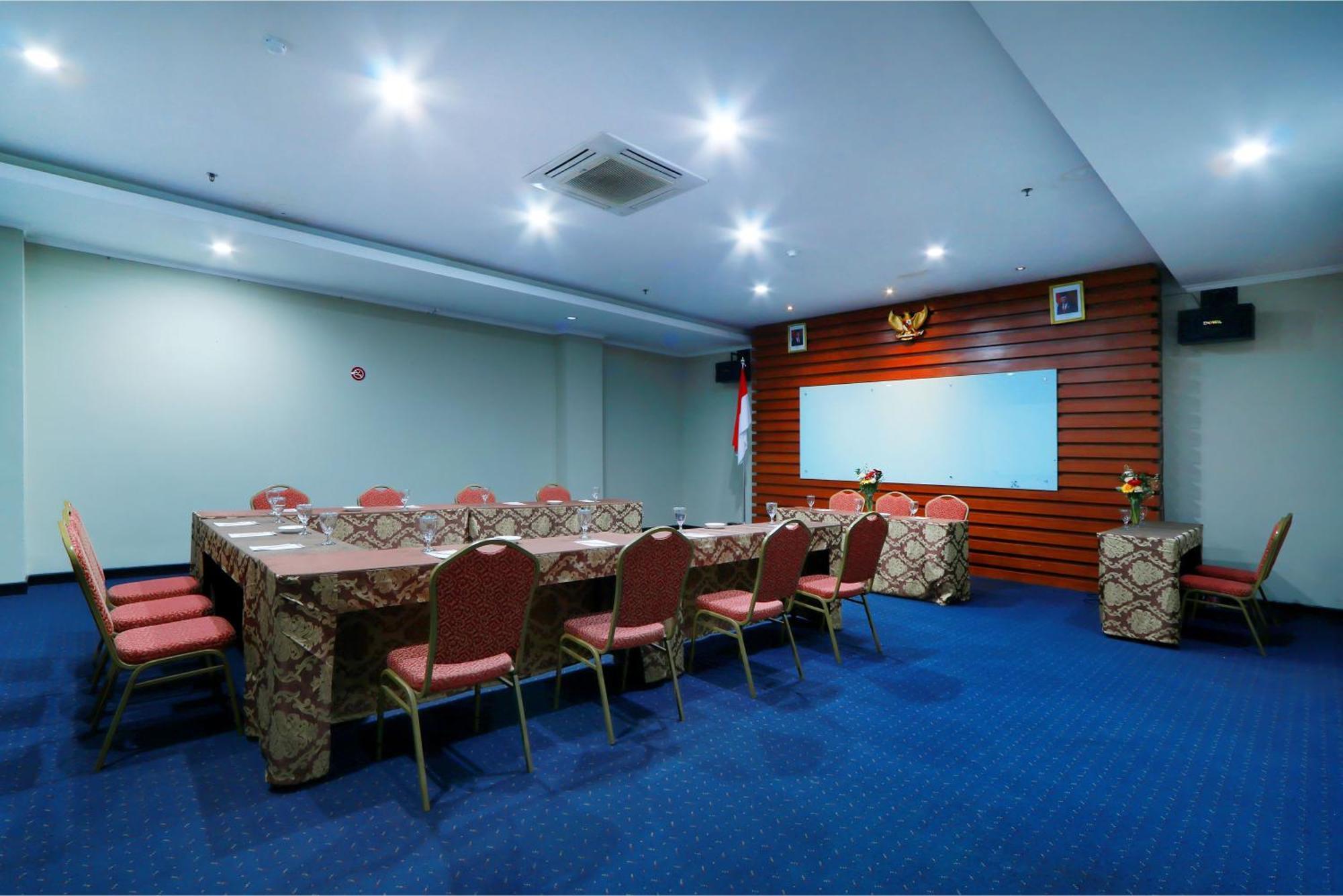Hotel Dafam Pekalongan Exterior photo