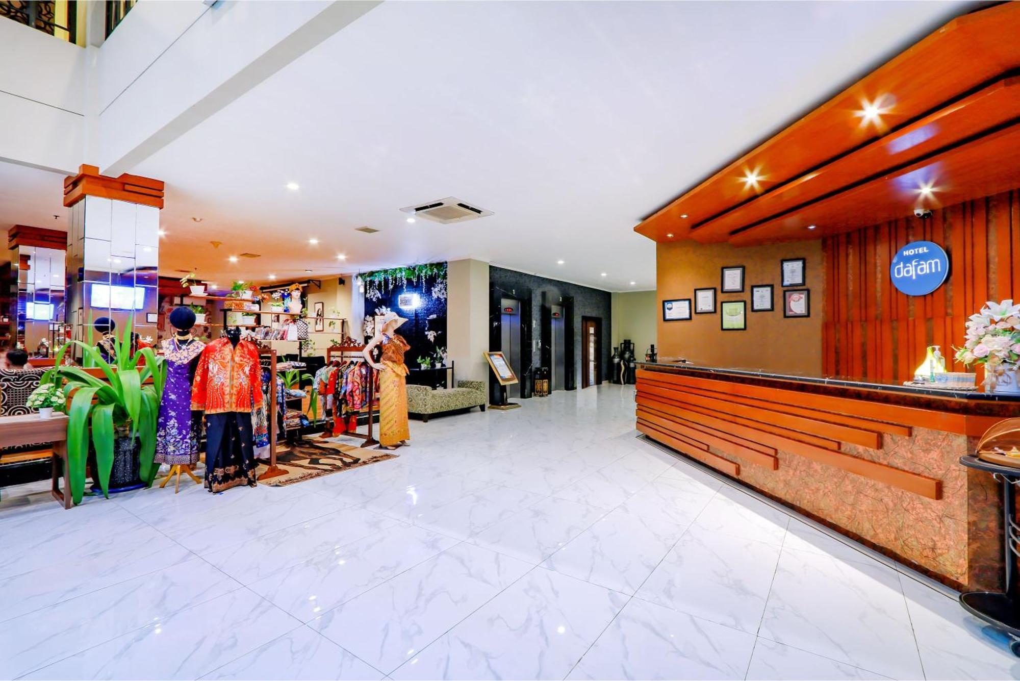 Hotel Dafam Pekalongan Exterior photo