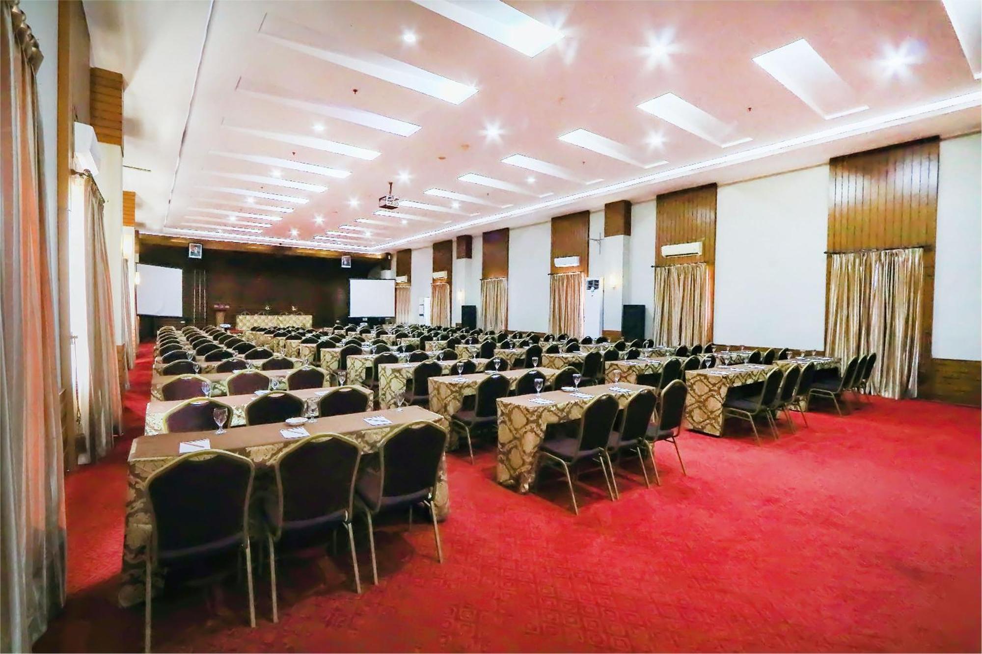 Hotel Dafam Pekalongan Exterior photo