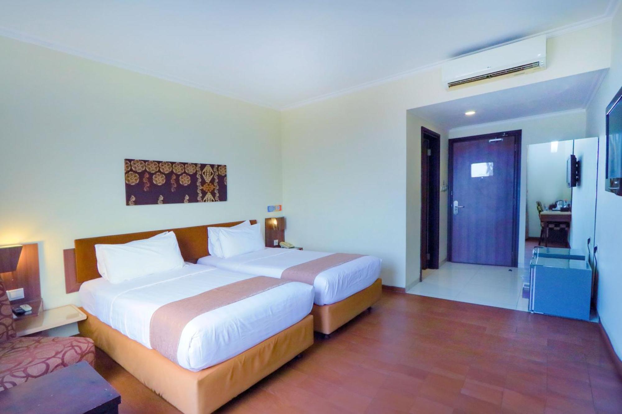 Hotel Dafam Pekalongan Exterior photo