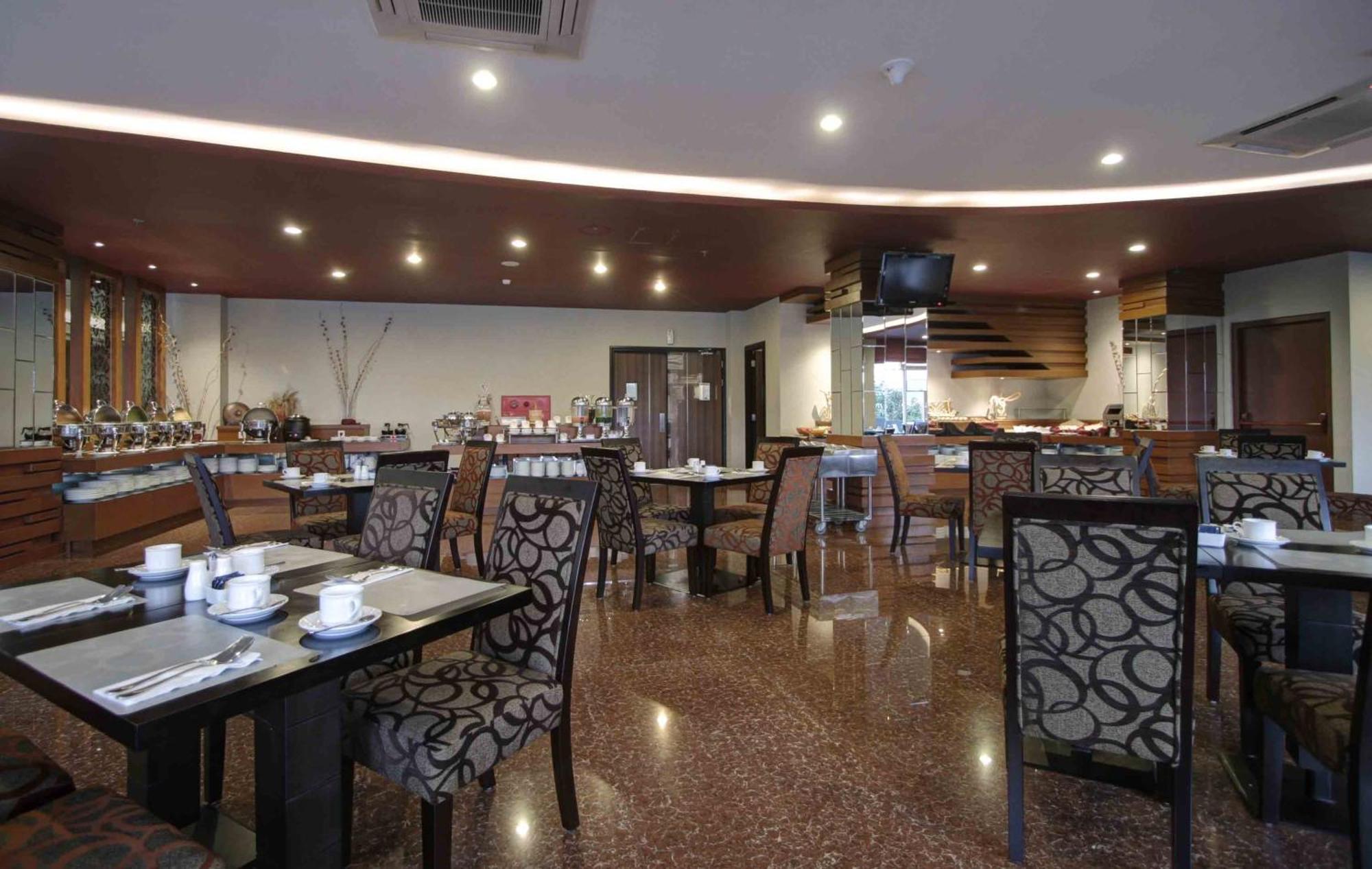 Hotel Dafam Pekalongan Exterior photo