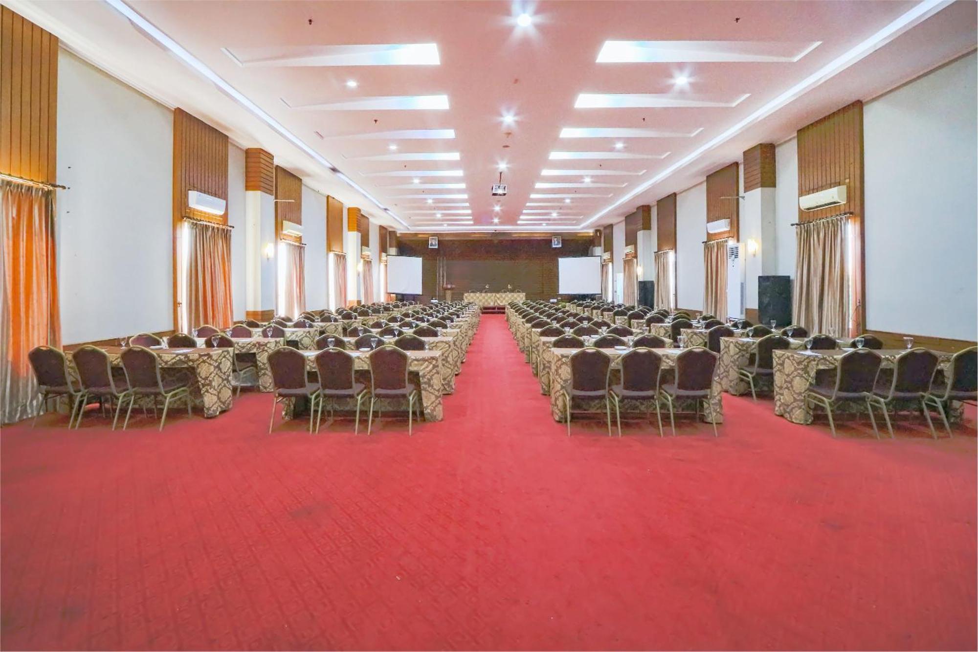 Hotel Dafam Pekalongan Exterior photo